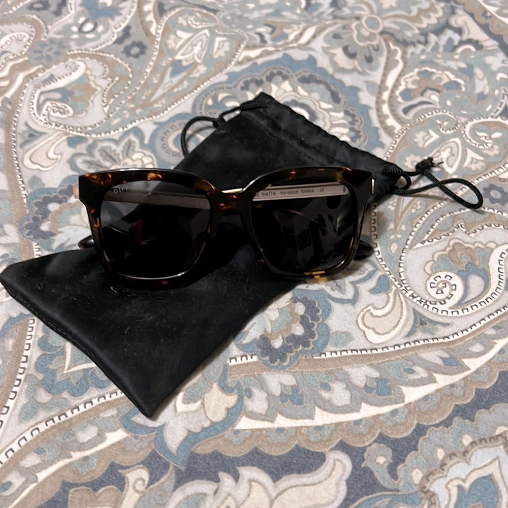 EUC DIFF eyewear tortoise shell lil Bella sunglasses